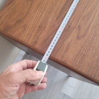 Mobili moderni in legno e metallo