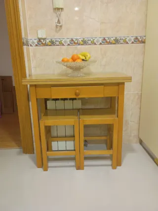 Mesa  cocina extensible 40x80 y  2taburetes