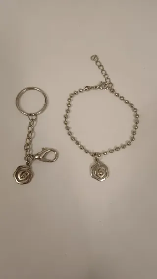 Bracciale e portachiavi con ciondolo