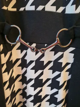 Abito donna con accessorio metallico tg. S