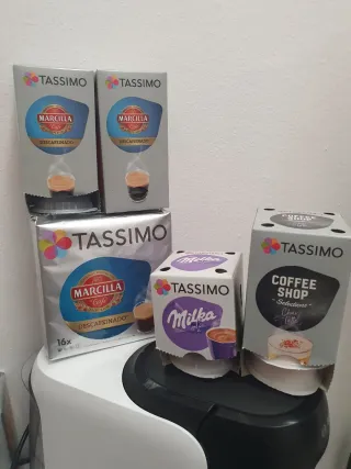 Cafetera Tassimo con cápsulas variadas