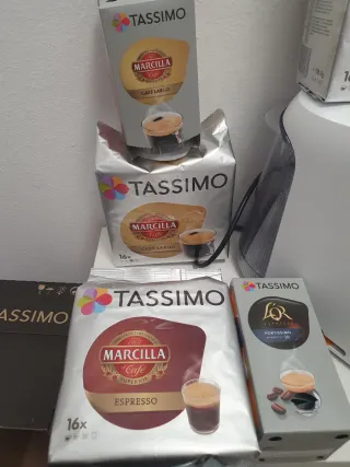 Cafetera Tassimo con cápsulas variadas