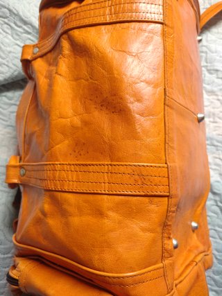 Bolso de mano de cuero naranja