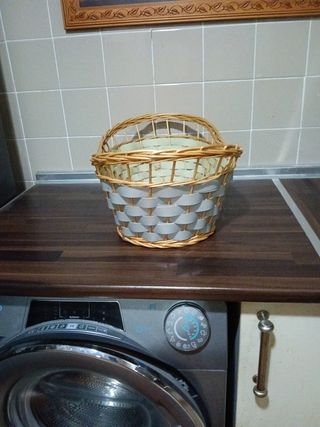 Canasta mimbre decorativa