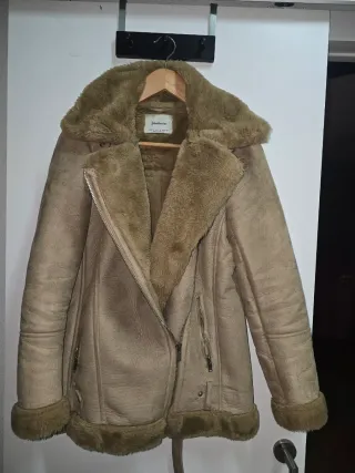 Chaqueta Stradivarius Beige 