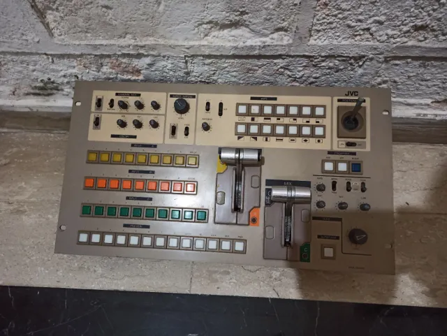 Mixer Video Vintage JVC KM-2000