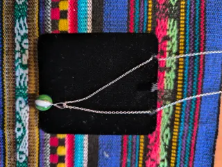 Collana giapponese con pallina verde e bianca