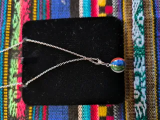 Collana giapponese con pallina verde e bianca