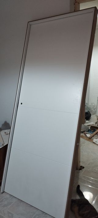 Puerta blanca nueva a estrenar