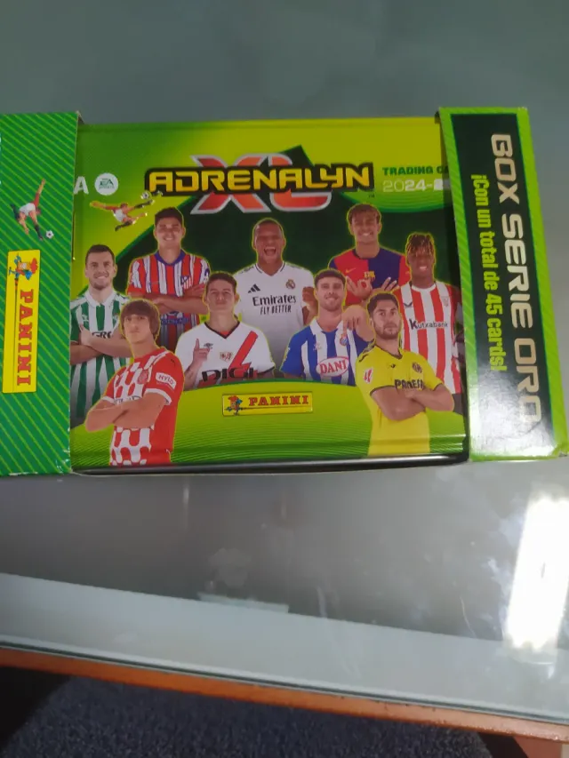 Caja Serie Oro Adrenalyn 2024/25