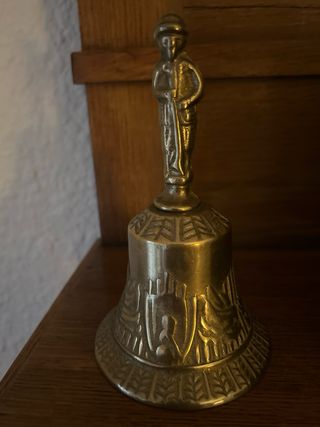 Campanilla de bronce