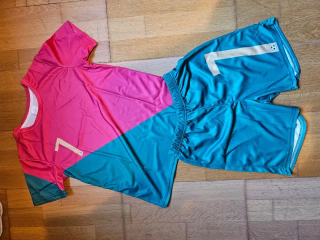 Completo sportivo 11/12 anni nuovo