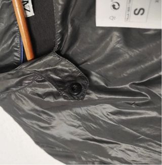 Cazadora chaqueta cortavientos ZARA impermeable
