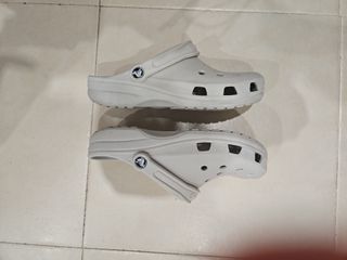 Zuecos Crocs blancos