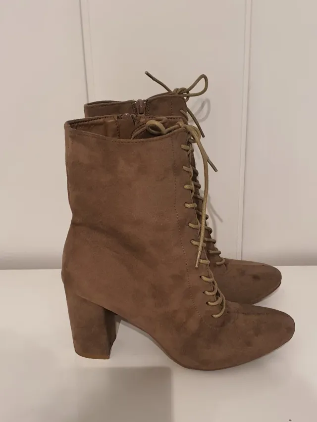 Botines ante cordones tacón marrones talla 38