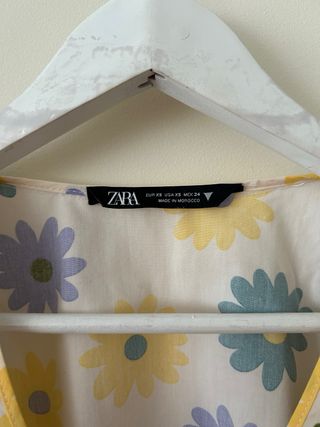 Top blanco con flores - Zara (xs)