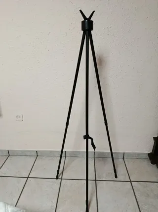Trípode de rifle extensible giratorio