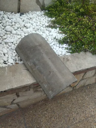 Tejas cumbreras hormigón gris