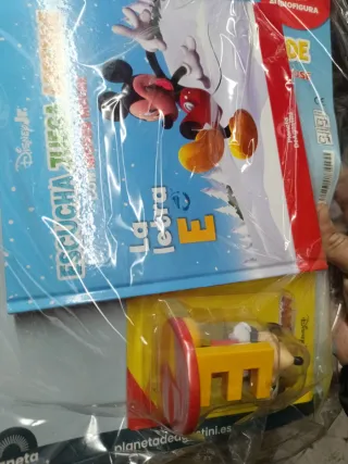 Libro Mickey Mouse: La letra E + Figura