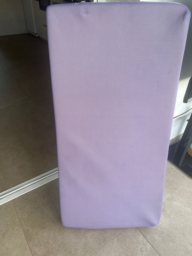 Colchón cuna blanco y lila