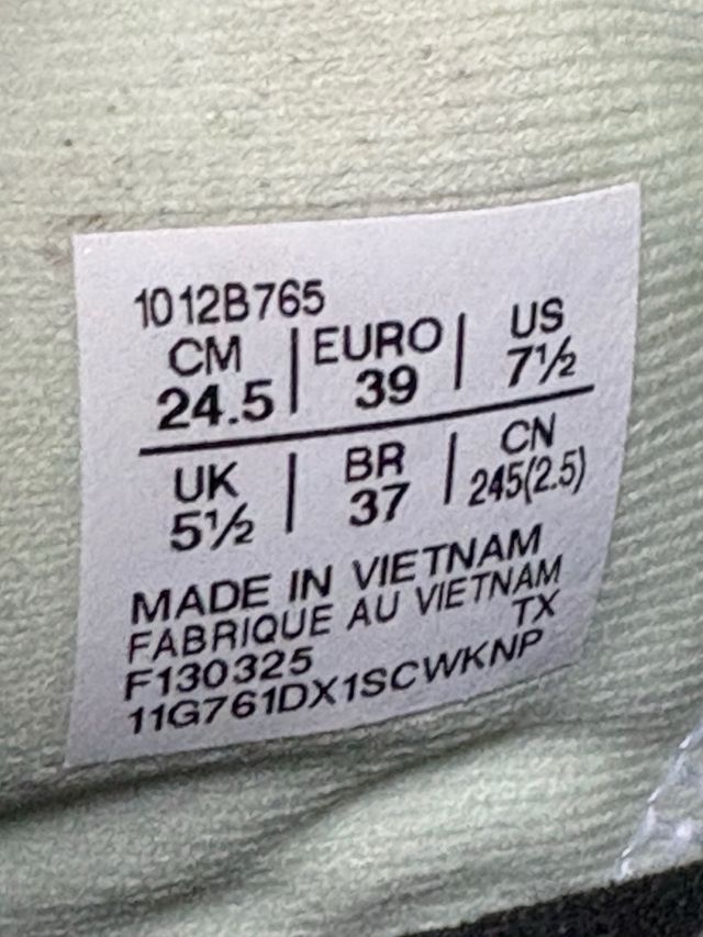 ASICS Novablast 5 Mujer Nuevas blanco grisáceo