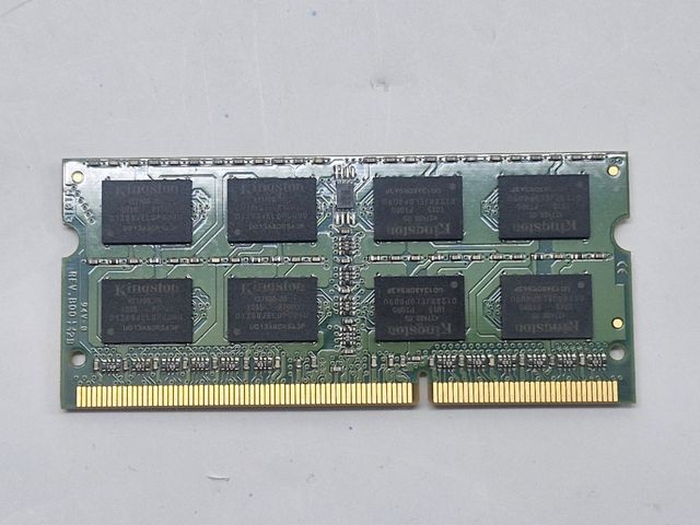 Ram Kingston 2 GB.  DDR3 SDRAM / ASU 1333D3S9DR8/2