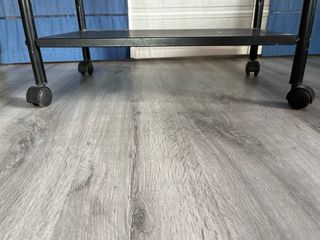 Camarera de metal negro