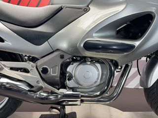 Honda Deauville NT650 Gris