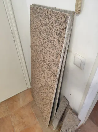 3 piezas de mármol. Dos de 58m x 1.35