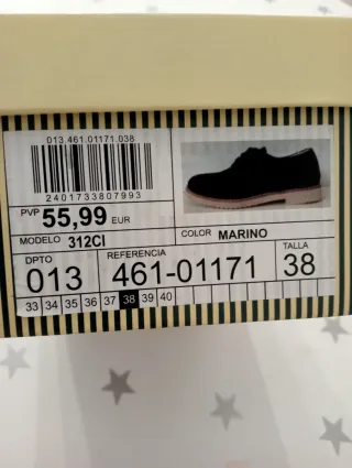 Zapatos de chico azul marino.