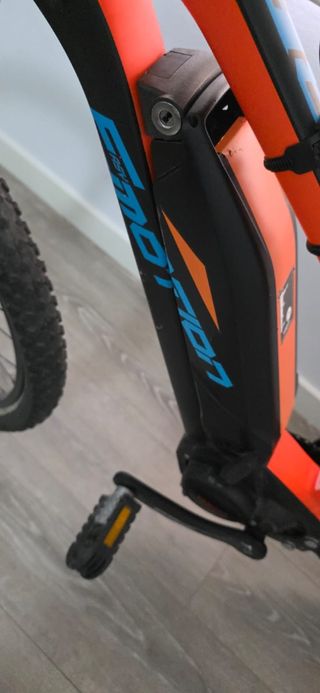 Bicicleta Eléctrica Naranja y Negra