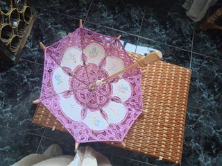 Sombrilla decorativa de encaje morado