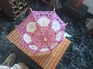 Sombrilla decorativa de encaje morado