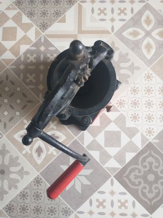 Macinino da caffè vintage in ghisa