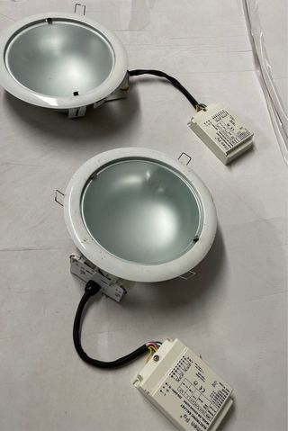 2 Downlights LED con balastros
