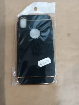 Funda iPhone XS Negra con Detalles Dorados