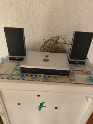 Equipo LG 2 altavoces + módulo central