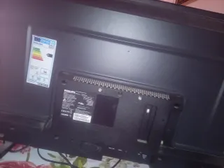 Televisor Negro.la pantalla rota.lo vendo por piez