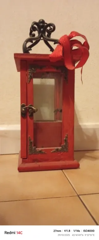 Lanterna in legno e ferro battuto