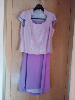 Traje de madrina morado y rosa