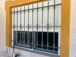 Dos Rejas de hierro para ventanas
