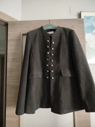 Chaqueta militar gris