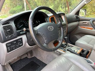Toyota Land Cruiser 100 2004