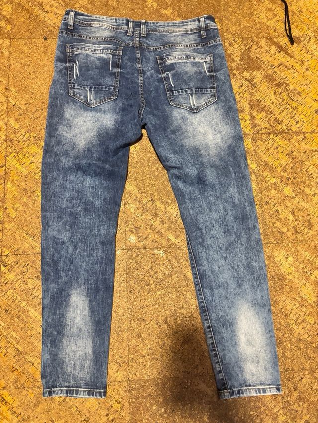 Pantalón tejano roto