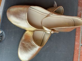 Manoletinas Zara doradas talla 39