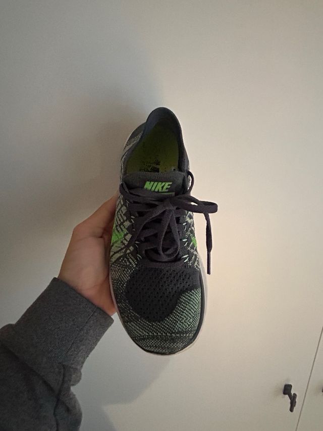 Zapatillas Nike Running Grises y Verdes