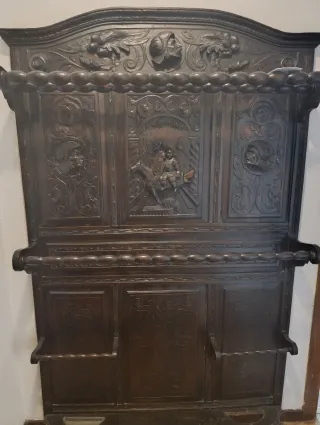 Paragüero antiguo de madera tallada