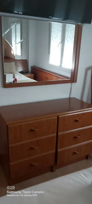 Dormitorio completo con cama y canape abatible.