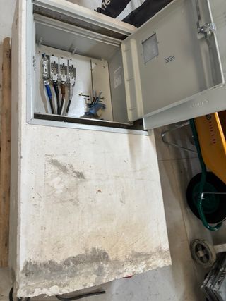 Monolito Electricidad