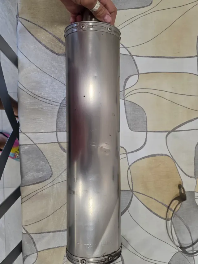 Escape LeoVince Homologado